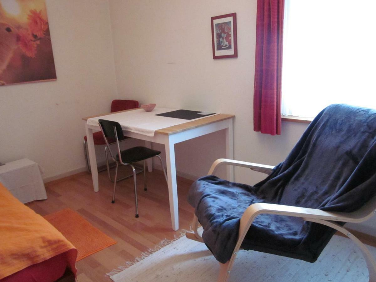 Ruhiges Gaestezimmer Winterthur Bagian luar foto